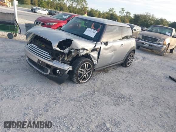 2008 MINI Hardtop с VIN WMWMF33588TT59838, выставлен на аукционе IAAI как лот 43367389 с пробегом 246 154 миль миль и . История ставок и продаж доступна на DreamBid. Изображение 18.