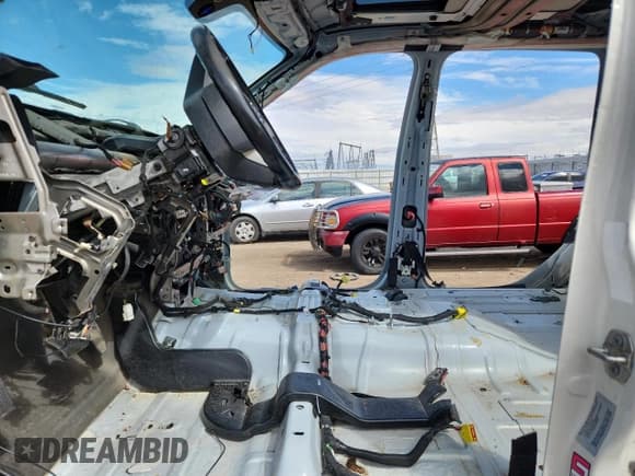 ✅ 2017 Ram 2500 Laramie • VIN: 3C6UR5NL2HG726822 • Lot: 81135795. Wystawiony na Copart z przebiegiem Nie podano. Bezpłatny archiwum sprzedaży aukcyjnych z USA i szczegółowy raport historii pojazdu na DreamBid. Zdjęcie 7.