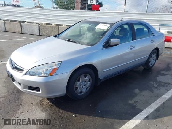 ✅ 2006 Honda Accord LX • VIN: JHMCM56436C006745 • Lot: 43715096. Wystawiony na IAAI z przebiegiem 141 312 mil. Bezpłatny archiwum sprzedaży aukcyjnych z USA i szczegółowy raport historii pojazdu na DreamBid. Zdjęcie 17.