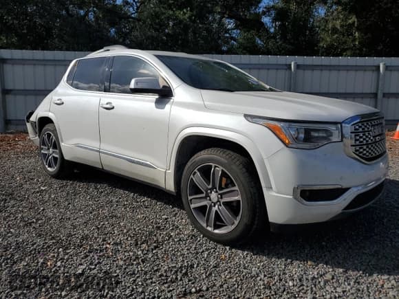 ✅ 2017 GMC Acadia Denali • VIN: 1GKKNPLS8HZ195101 • Лот: 77257034. Опубликован ранее на Copart с пробегом Не указан. Бесплатный доступ к архиву аукционных продаж из США и подробный отчёт об истории автомобиля на DreamBid. Изображение 4.