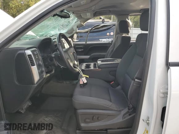 ✅ 2017 Chevrolet Silverado 1500 LT • VIN: 3GCUKREC3HG123530 • Lot: 84613955. Wystawiony na Copart z przebiegiem 58 888 mil. Bezpłatny archiwum sprzedaży aukcyjnych z USA i szczegółowy raport historii pojazdu na DreamBid. Zdjęcie 7.