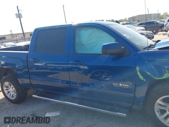 ✅ 2018 Chevrolet Silverado 1500 LT • VIN: 3GCPCREC7JG356648 • Lot: 43140800. Wystawiony na IAAI z przebiegiem Nie podano. Bezpłatny archiwum sprzedaży aukcyjnych z USA i szczegółowy raport historii pojazdu na DreamBid. Zdjęcie 12.