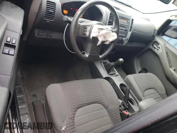 2011 Nissan Frontier Pro-4X z VIN 1N6AD0CW2BC424898, wystawiony jako Copart lot #90663835 z przebiegiem 115 988 mil mil oraz Szkoda całkowita • Salvage title. Historia ofert i sprzedaży dostępna na DreamBid. Obrazek 8.