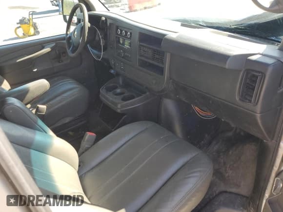 ✅ 2013 Chevrolet Express Cargo • VIN: 1GCZGTCA7D1129877 • Lot: 54480095. Wystawiony na Copart z przebiegiem 187 042 mil. Bezpłatny archiwum sprzedaży aukcyjnych z USA i szczegółowy raport historii pojazdu na DreamBid. Zdjęcie 8.