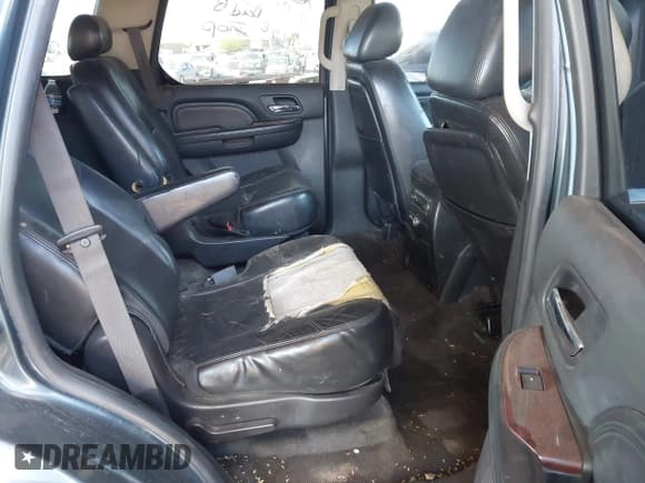 ✅ 2009 Cadillac Escalade • VIN: 1GYFC23259R204628 • Lot: 43025478. Wystawiony na IAAI z przebiegiem 191 520 mil. Bezpłatny archiwum sprzedaży aukcyjnych z USA i szczegółowy raport historii pojazdu na DreamBid. Zdjęcie 8.