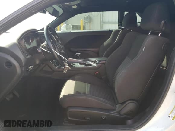 ✅ 2019 Dodge Challenger R/T • VIN: 2C3CDZBT2KH651985 • Lot: 58412954. Wystawiony na Copart z przebiegiem 111 042 mil. Bezpłatny archiwum sprzedaży aukcyjnych z USA i szczegółowy raport historii pojazdu na DreamBid. Zdjęcie 7.