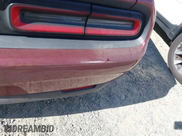 2018 Dodge Challenger R/T z VIN 2C3CDZBT4JH183613, wystawiony jako IAAI lot #42736300 z przebiegiem 176 851 mil mil oraz . Historia ofert i sprzedaży dostępna na DreamBid. Obrazek 18.