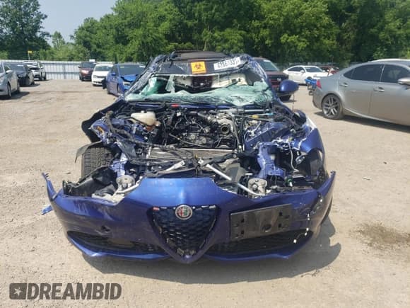 ✅ 2022 Alfa Romeo Giulia • VIN: ZARFANAN0N7652622 • Lot: 62861335. Wystawiony na Copart z przebiegiem Nie podano. Bezpłatny archiwum sprzedaży aukcyjnych z USA i szczegółowy raport historii pojazdu na DreamBid. Zdjęcie 5.