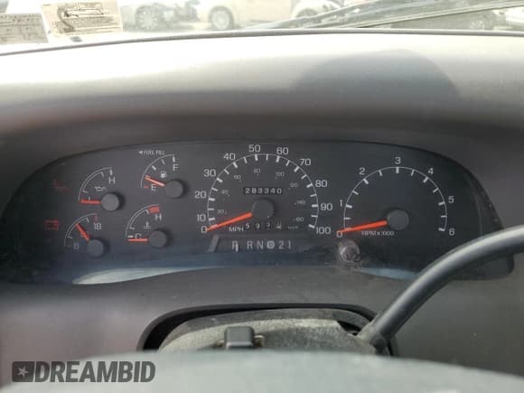 ✅ 1999 Ford F-250 XL • VIN: 1FTNF21L1XEA44790 • Lot: 50987925. Wystawiony na Copart z przebiegiem 283 340 mil. Bezpłatny archiwum sprzedaży aukcyjnych z USA i szczegółowy raport historii pojazdu na DreamBid. Zdjęcie 9.