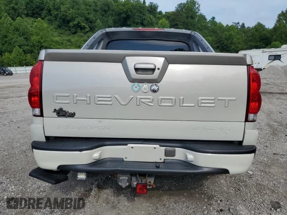 ✅ 2005 Chevrolet Avalanche LS • VIN: 3GNEC12Z55G263674 • Lot: 64993185. Wystawiony na Copart z przebiegiem 141 118 mil. Bezpłatny archiwum sprzedaży aukcyjnych z USA i szczegółowy raport historii pojazdu na DreamBid. Zdjęcie 6.