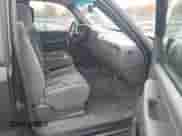 2003 Chevrolet Silverado 1500 Work Truck z VIN 1GCEK14V13E181533, wystawiony jako IAAI lot #43577970 z przebiegiem 78 238 mil mil oraz . Historia ofert i sprzedaży dostępna na DreamBid. Obrazek 5.