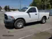 2017 Ram 1500 Tradesman z VIN 3C6JR6AG1HG791498, wystawiony jako Copart lot #60173345 z przebiegiem 89 814 mil mil oraz Szkoda całkowita • Salvage title. Historia ofert i sprzedaży dostępna na DreamBid. Obrazek 1.