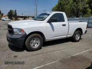 2017 Ram 1500 Tradesman z VIN 3C6JR6AG1HG791498, wystawiony jako Copart lot #60173345 z przebiegiem 89 814 mil mil oraz Szkoda całkowita • Salvage title. Historia ofert i sprzedaży dostępna na DreamBid. Obrazek 1.