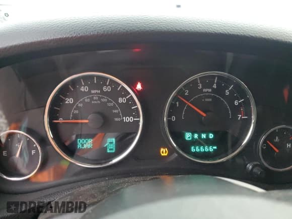 ✅ 2017 Jeep Wrangler Unlimited Sport • VIN: 1C4BJWDG1HL709904 • Lot: 89712285. Wystawiony na Copart z przebiegiem 66 666 mil. Bezpłatny archiwum sprzedaży aukcyjnych z USA i szczegółowy raport historii pojazdu na DreamBid. Zdjęcie 9.