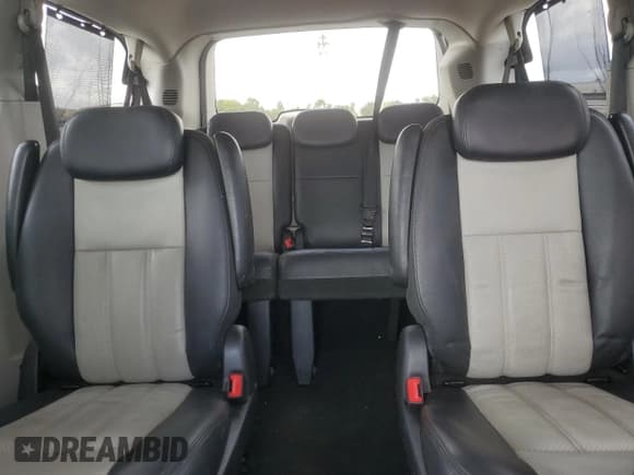 ✅ 2010 Chrysler Town & Country Touring Plus • VIN: 2A4RR8D18AR442802 • Lot: 89899685. Wystawiony na Copart z przebiegiem 149 651 mil. Bezpłatny archiwum sprzedaży aukcyjnych z USA i szczegółowy raport historii pojazdu na DreamBid. Zdjęcie 10.