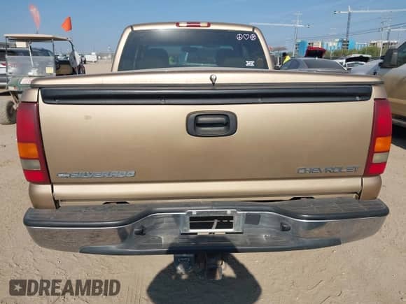 2000 Chevrolet Silverado 1500 LS z VIN 2GCEC19T1Y1277305, wystawiony jako IAAI lot #43516630 z przebiegiem 220 529 mil mil oraz . Historia ofert i sprzedaży dostępna na DreamBid. Obrazek 16.