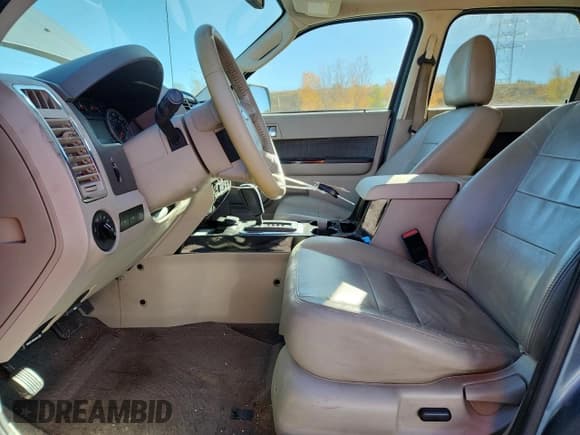 ✅ 2010 Ford Escape Hybrid • VIN: 1FMCU5K38AKB91125 • Lot: 90573495. Wystawiony na Copart z przebiegiem 150 609 mil. Bezpłatny archiwum sprzedaży aukcyjnych z USA i szczegółowy raport historii pojazdu na DreamBid. Zdjęcie 7.