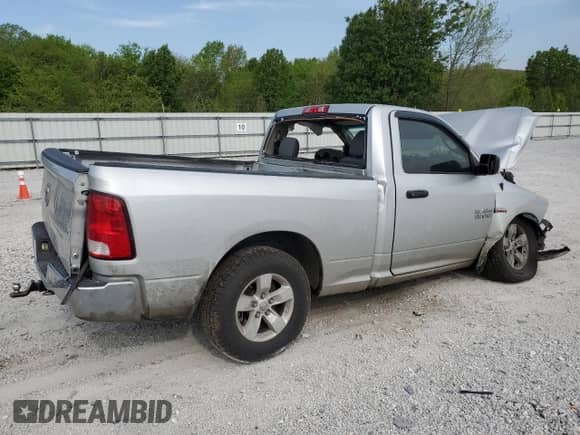 2017 Ram 1500 Tradesman z VIN 3C6JR6AT3HG604680, wystawiony jako Copart lot #53157055 z przebiegiem Nie podano mil oraz Czysty tytuł • Clean title. Historia ofert i sprzedaży dostępna na DreamBid. Obrazek 3.