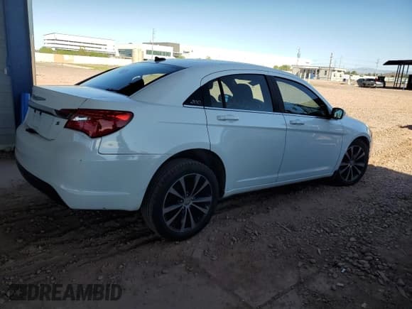 ✅ 2011 Chrysler 200 S • VIN: 1C3BC8FG2BN574841 • Lot: 80540855. Wystawiony na Copart z przebiegiem 190 007 mil. Bezpłatny archiwum sprzedaży aukcyjnych z USA i szczegółowy raport historii pojazdu na DreamBid. Zdjęcie 3.