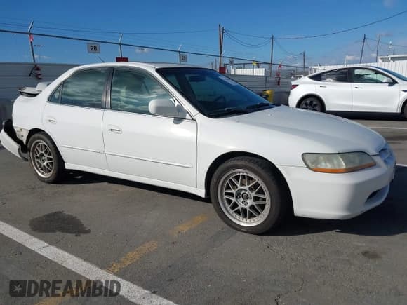 ✅ 1999 Honda Accord EX • VIN: 1HGCG6677XA006044 • Лот: 43745064. Опубликован ранее на IAAI с пробегом 256 297 миль. Бесплатный доступ к архиву аукционных продаж из США и подробный отчёт об истории автомобиля на DreamBid. Изображение 1.