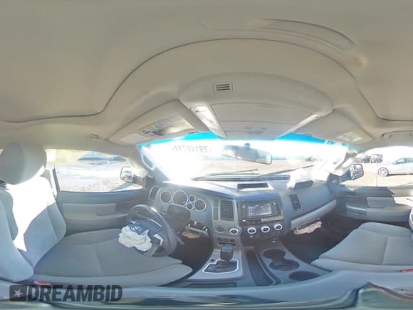 ✅ 2016 Toyota Sequoia SR5 • VIN: 5TDBW5G19GS140543 • Лот: 79148714. Опубликован ранее на Copart с пробегом 86 308 миль. Бесплатный доступ к архиву аукционных продаж из США и подробный отчёт об истории автомобиля на DreamBid. Изображение 13.