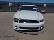 ✅ 2013 Ford Mustang V6 • VIN: 1ZVBP8AM4D5228853 • Lot: 43204505. Wystawiony na IAAI z przebiegiem 179 405 mil. Bezpłatny archiwum sprzedaży aukcyjnych z USA i szczegółowy raport historii pojazdu na DreamBid. Zdjęcie 6.