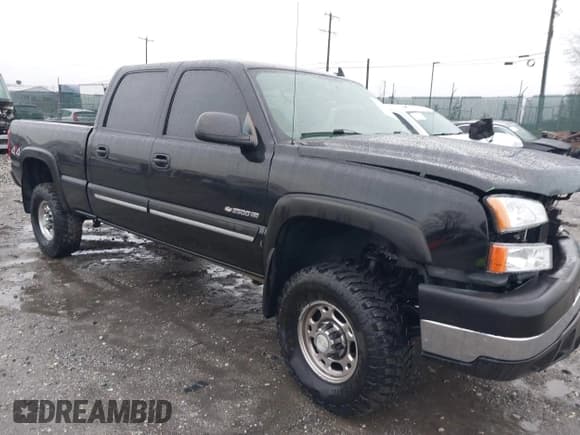 ✅ 2006 Chevrolet Silverado 2500HD LT3 • VIN: 1GCHK23U96F135779 • Lot: 43832475. Wystawiony na IAAI z przebiegiem Nie podano. Bezpłatny archiwum sprzedaży aukcyjnych z USA i szczegółowy raport historii pojazdu na DreamBid. Zdjęcie 1.