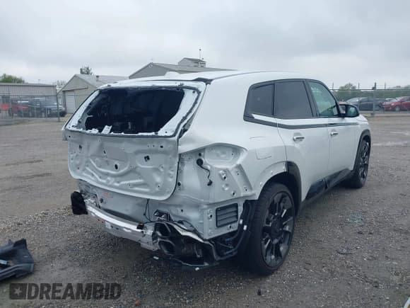 ✅ 2024 BMW XM • VIN: 5YM23CS0XR9U57042 • Лот: 40467269. Опубликован ранее на IAAI с пробегом 2 888 миль. Бесплатный доступ к архиву аукционных продаж из США и подробный отчёт об истории автомобиля на DreamBid. Изображение 4.