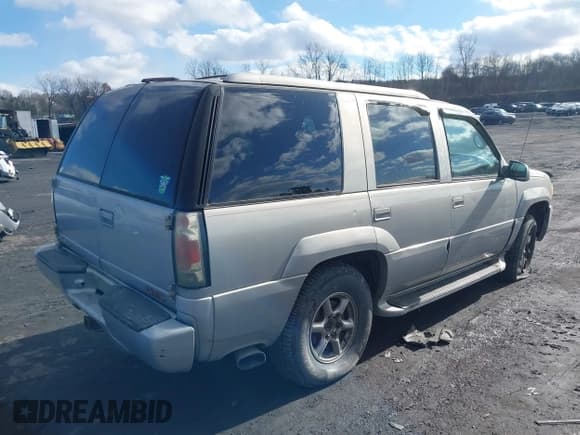 ✅ 1999 GMC Denali • VIN: 1GKEK13R7XR903255 • Лот: 41496032. Опубликован ранее на IAAI с пробегом 233 645 миль. Бесплатный доступ к архиву аукционных продаж из США и подробный отчёт об истории автомобиля на DreamBid. Изображение 4.