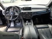 ✅ 2016 BMW X6 M • VIN: 5YMKW8C50G0R43052 • Lot: 55388075. Wystawiony na Copart z przebiegiem 93 301 mil. Bezpłatny archiwum sprzedaży aukcyjnych z USA i szczegółowy raport historii pojazdu na DreamBid. Zdjęcie 8.