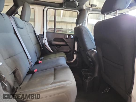 ✅ 2018 Jeep Wrangler Unlimited Sahara • VIN: 1C4HJXEG6JW216240 • Лот: 81991285. Опубликован ранее на Copart с пробегом 87 608 миль. Бесплатный доступ к архиву аукционных продаж из США и подробный отчёт об истории автомобиля на DreamBid. Изображение 10.