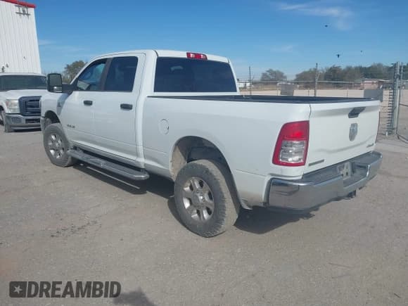 ✅ 2024 Ram 2500 Big Horn • VIN: 3C6UR5DL5RG311173 • Лот: 43805650. Опубликован ранее на IAAI с пробегом 45 227 миль. Бесплатный доступ к архиву аукционных продаж из США и подробный отчёт об истории автомобиля на DreamBid. Изображение 3.