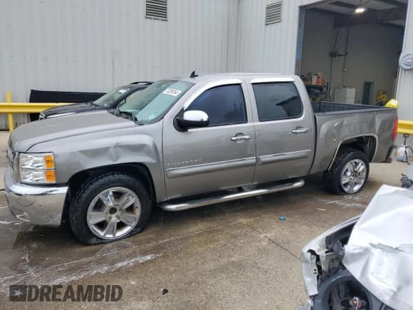 ✅ 2012 Chevrolet Silverado 1500 LT • VIN: 3GCPCSE03CG266686 • Lot: 70289054. Listed on Copart with 200,634 mi. Free auction sales archive from the USA and detailed vehicle history report at DreamBid. Image 1.