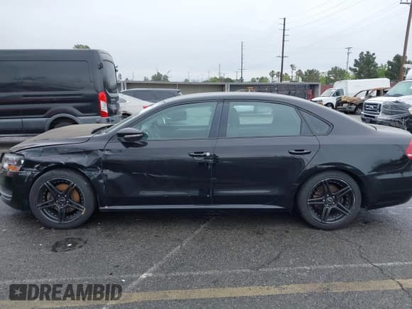 ✅ 2012 Volkswagen Passat S • VIN: 1VWAP7A36CC061323 • Lot: 42057975. Wystawiony na IAAI z przebiegiem 169 588 mil. Bezpłatny archiwum sprzedaży aukcyjnych z USA i szczegółowy raport historii pojazdu na DreamBid. Zdjęcie 12.