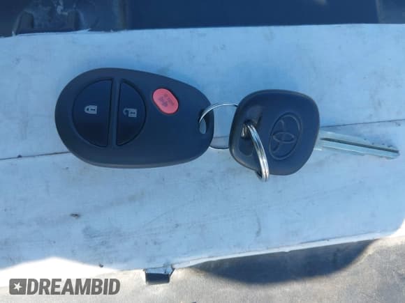 ✅ 2010 Toyota Highlander SE • VIN: 5TDJK3EH3AS014553 • Lot: 42831680. Listed on IAAI with 191,514 mi. Free auction sales archive from the USA and detailed vehicle history report at DreamBid. Image 11.