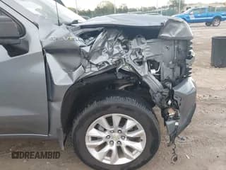 ✅ 2020 Chevrolet Silverado 1500 Custom • VIN: 1GCUYBEF5LZ143559 • Lot: 43338369. Wystawiony na IAAI z przebiegiem 76 697 mil. Bezpłatny archiwum sprzedaży aukcyjnych z USA i szczegółowy raport historii pojazdu na DreamBid. Zdjęcie 6.