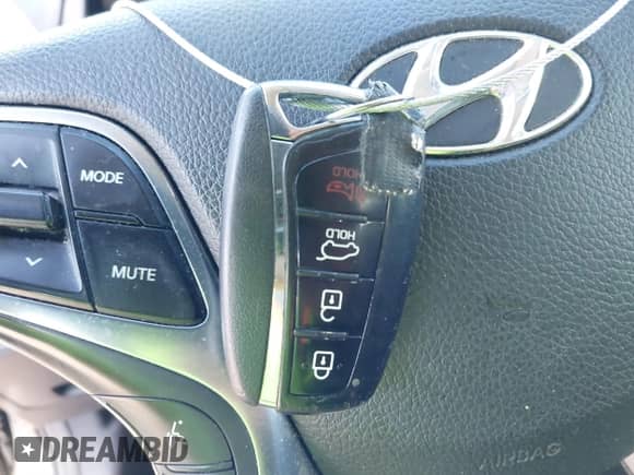 2016 Hyundai Azera с VIN KMHFG4JG5GA505511, выставлен на аукционе IAAI как лот 41431477 с пробегом 91 116 миль миль и . История ставок и продаж доступна на DreamBid. Изображение 11.