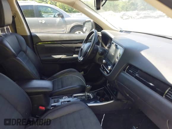 2020 Mitsubishi Outlander ES with VIN JA4AZ3A35LZ039956, listed as a IAAI auction lot 42570596 with 140,231 mi miles and . Bid and sale history available at DreamBid. Image 5.