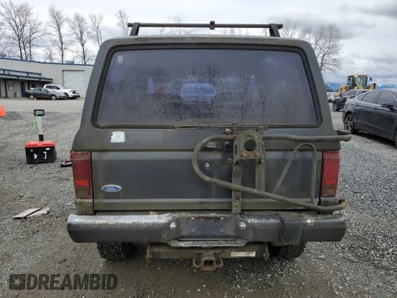 ✅ 1988 Ford Bronco • VIN: 1FMCU14T9JUB47838 • Lot: 48747975. Wystawiony na Copart z przebiegiem 238 774 mil. Bezpłatny archiwum sprzedaży aukcyjnych z USA i szczegółowy raport historii pojazdu na DreamBid. Zdjęcie 6.