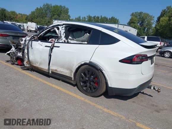 ✅ 2023 Tesla Model X Plaid • VIN: 7SAXCBE60PF428146 • Lot: 43214084. Wystawiony na IAAI z przebiegiem Nie podano. Bezpłatny archiwum sprzedaży aukcyjnych z USA i szczegółowy raport historii pojazdu na DreamBid. Zdjęcie 3.