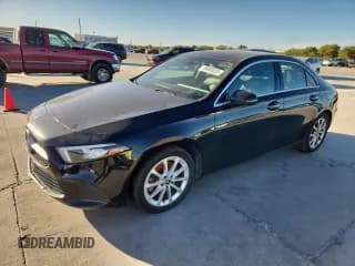 ✅ 2019 Mercedes-Benz A 220 • VIN: WDD3G4EB8KW001364 • Lot: 89803035. Wystawiony na Copart z przebiegiem 68 499 mil. Bezpłatny archiwum sprzedaży aukcyjnych z USA i szczegółowy raport historii pojazdu na DreamBid. Zdjęcie 1.