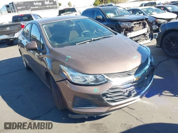 ✅ 2019 Chevrolet Cruze LS • VIN: 1G1BC5SMXK7126656 • Lot: 43546090. Listed on IAAI with 87,531 mi. Free auction sales archive from the USA and detailed vehicle history report at DreamBid. Image 1.