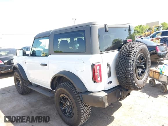 ✅ 2022 Ford Bronco • VIN: 1FMDE5CP1NLB68286 • Lot: 42099465. Listed on IAAI with 16,323 mi. Free auction sales archive from the USA and detailed vehicle history report at DreamBid. Image 14.