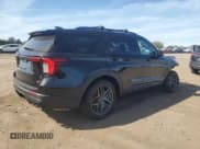 ✅ 2025 Ford Explorer ST • VIN: 1FMWK8GC2SGA94259 • Lot: 85339945. Wystawiony na Copart z przebiegiem 10 735 mil. Bezpłatny archiwum sprzedaży aukcyjnych z USA i szczegółowy raport historii pojazdu na DreamBid. Zdjęcie 3.