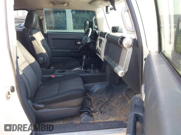 ✅ 2012 Toyota FJ Cruiser • VIN: JTEBU4BF7CK116726 • Lot: 43216173. Listed on IAAI with 177,603 mi. Free auction sales archive from the USA and detailed vehicle history report at DreamBid. Image 5.