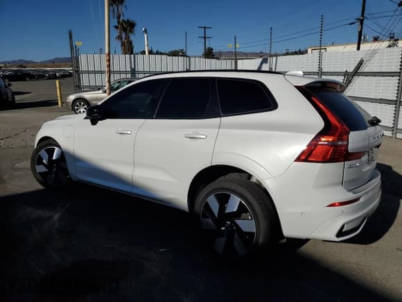 ✅ 2024 Volvo XC60 Plus Dark Theme • VIN: YV4H60DL7R1940872 • Lot: 88554545. Listed on Copart with 12,574 mi. Free auction sales archive from the USA and detailed vehicle history report at DreamBid. Image 2.
