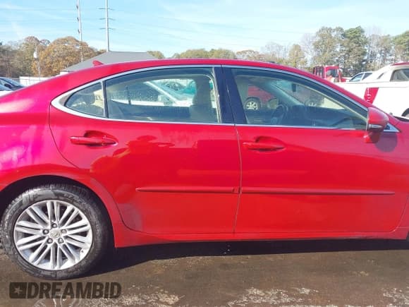 ✅ 2013 Lexus ES 250 • VIN: JTHBK1GGXD2063949 • Лот: 43786867. Опубликован ранее на IAAI с пробегом 200 259 миль. Бесплатный доступ к архиву аукционных продаж из США и подробный отчёт об истории автомобиля на DreamBid. Изображение 13.