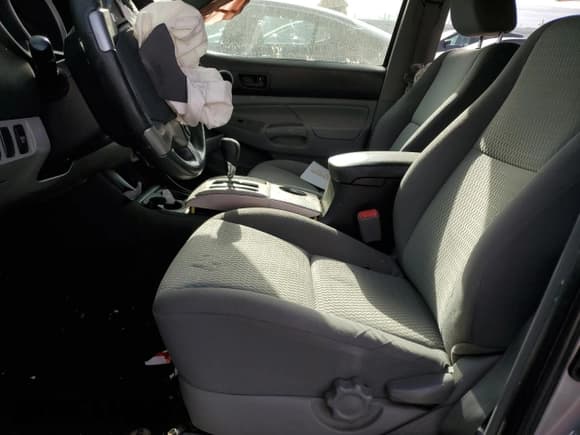 ✅ 2014 Toyota Tacoma • VIN: 3TMMU4FNXEM063241 • Lot: 92138345. Wystawiony na Copart z przebiegiem Nie podano. Bezpłatny archiwum sprzedaży aukcyjnych z USA i szczegółowy raport historii pojazdu na DreamBid. Zdjęcie 7.