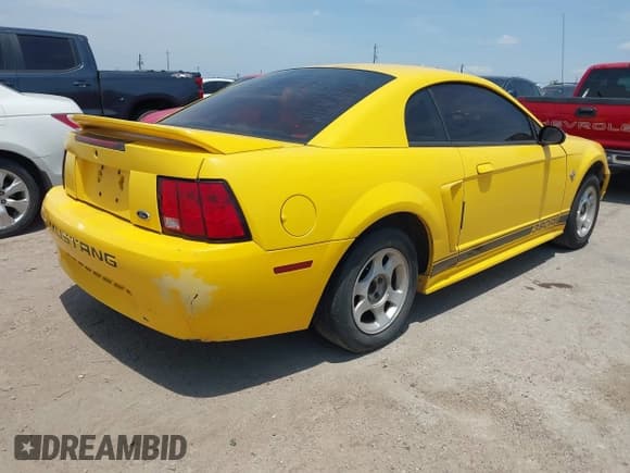 ✅ 1999 Ford Mustang • VIN: 1FAFP4049XF114513 • Lot: 42281232. Wystawiony na IAAI z przebiegiem 212 990 mil. Bezpłatny archiwum sprzedaży aukcyjnych z USA i szczegółowy raport historii pojazdu na DreamBid. Zdjęcie 4.