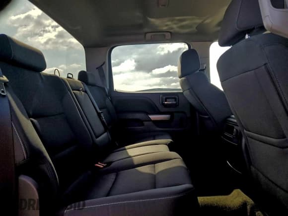 ✅ 2018 Chevrolet Silverado 1500 LT • VIN: 3GCPCREC9JG185398 • Lot: 93302655. Wystawiony na Copart z przebiegiem 91 661 mil. Bezpłatny archiwum sprzedaży aukcyjnych z USA i szczegółowy raport historii pojazdu na DreamBid. Zdjęcie 10.